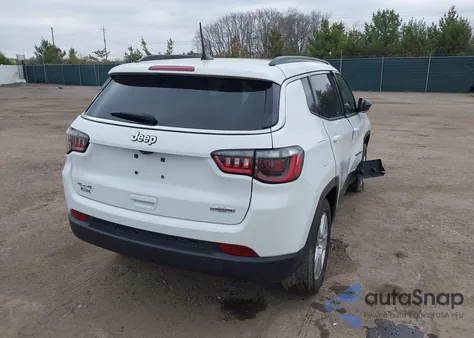 2022 Jeep Compass Latitude 4X4 z USA, uszkodzony, nr VIN 3C4NJDBBXNT110864